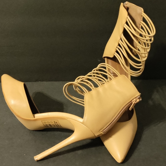 Shoes - Picture 3 of 4